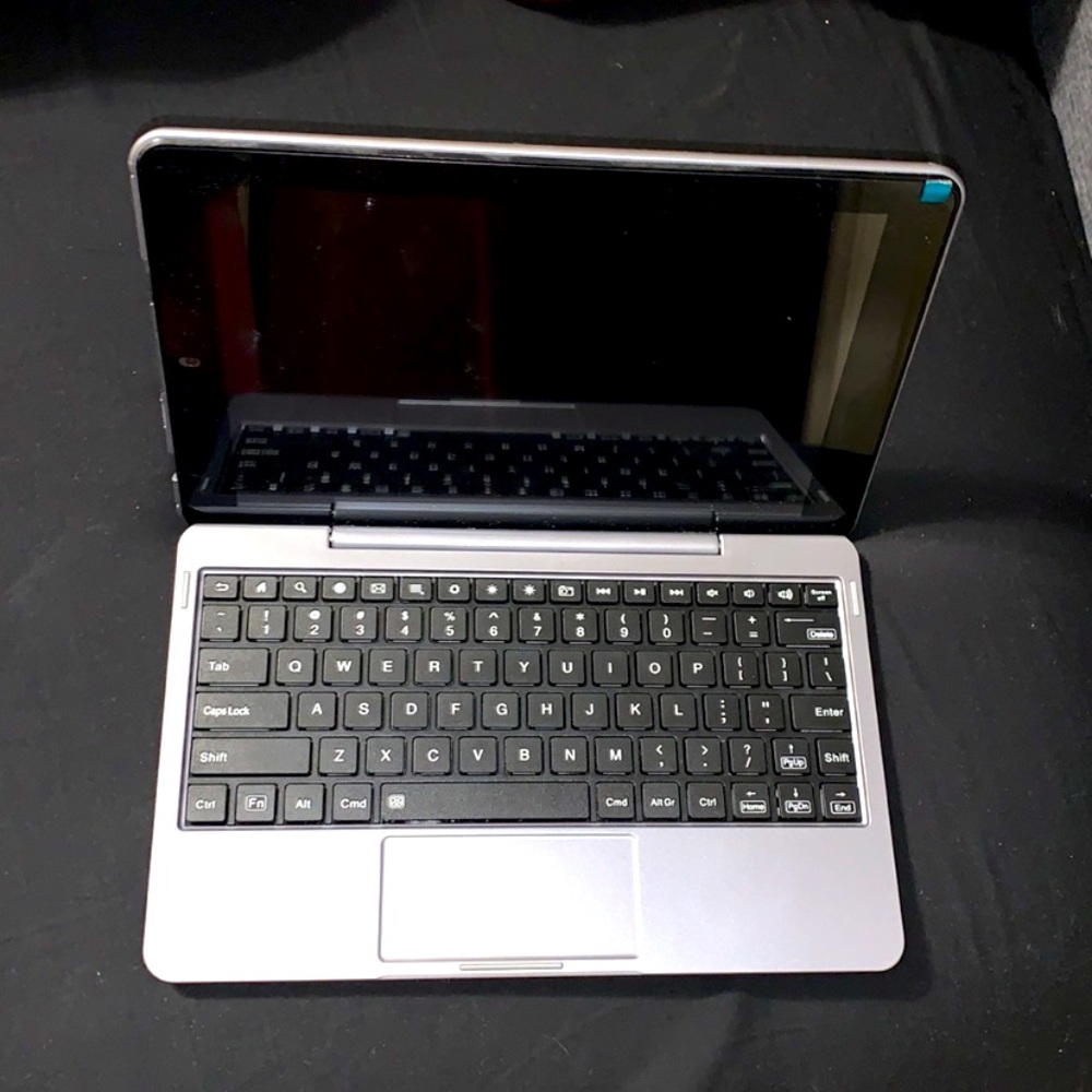 RCA Small Laptop // portable tablet with keyboard